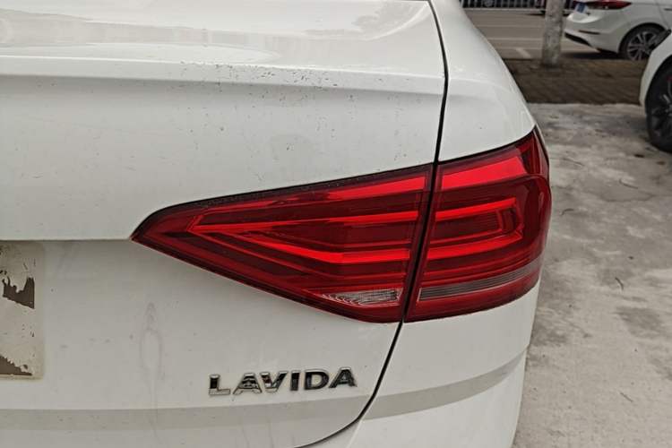Used Volkswagen Lavida 2017 1.6L Automatic Fashion Edition Right Rear Taillight