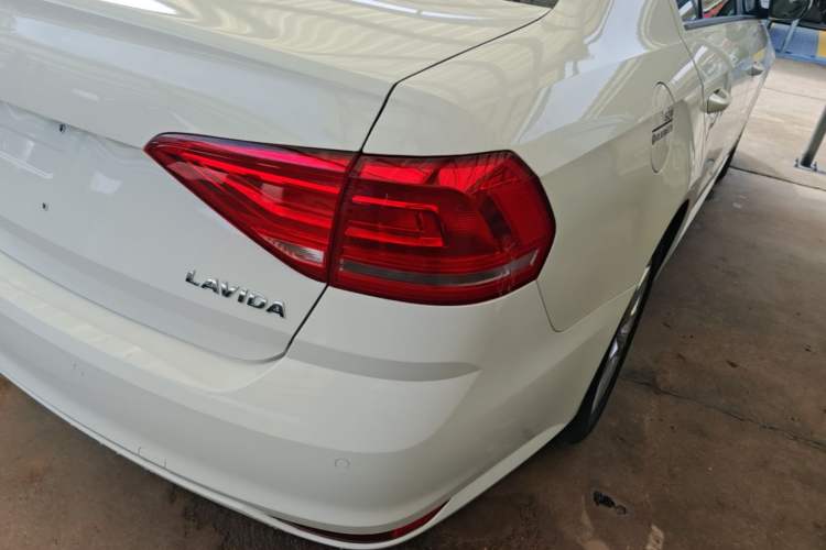 Used Volkswagen Lavida 2017 1.6L Automatic Fashion Edition Right Rear Taillight