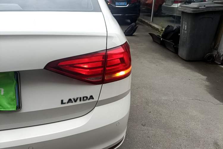 Used Volkswagen Lavida 2017 1.6L Automatic Fashion Edition Right Rear Taillight