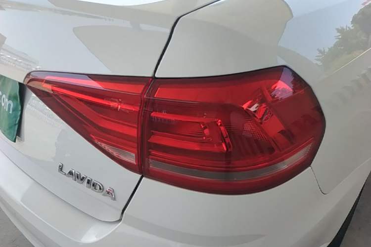 Used Volkswagen Lavida 2017 1.6L Automatic Fashion Edition Right Rear Taillight