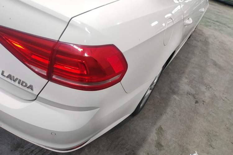 Used Volkswagen Lavida 2017 1.6L Automatic Fashion Edition Right Rear Taillight