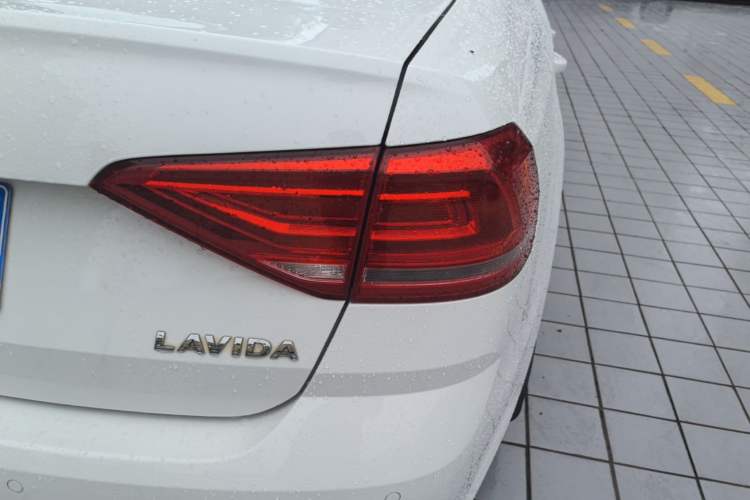 Used Volkswagen Lavida 2017 1.6L Automatic Fashion Edition Right Rear Taillight