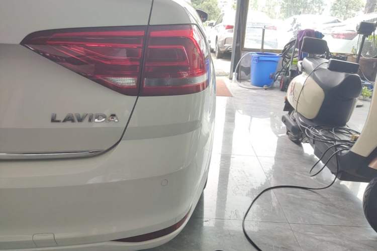 Used Volkswagen Lavida 2017 1.6L Automatic Comfort Edition Right Rear Taillight