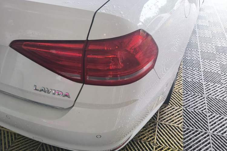 Used Volkswagen Lavida 2017 1.6L Manual Comfort Edition Right Rear Taillight