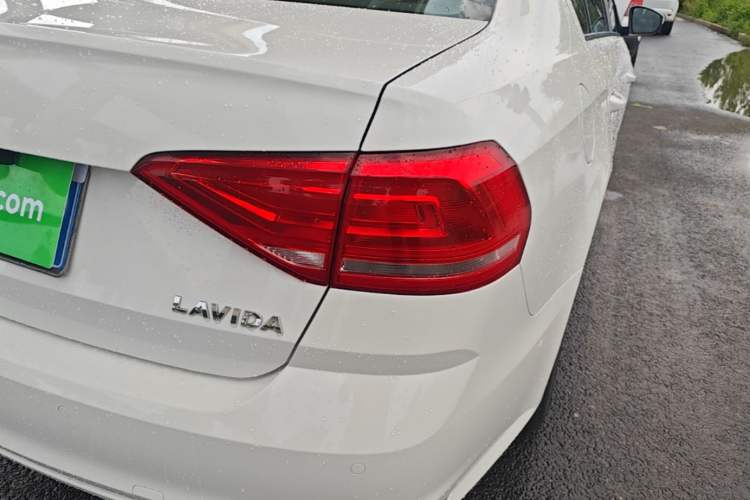 Used Volkswagen Lavida 2017 1.6L Automatic Fashion Edition Right Rear Taillight
