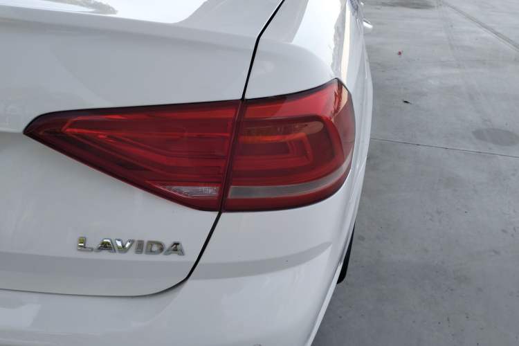 Used Volkswagen Lavida 2017 1.6L Automatic Fashion Edition Right Rear Taillight