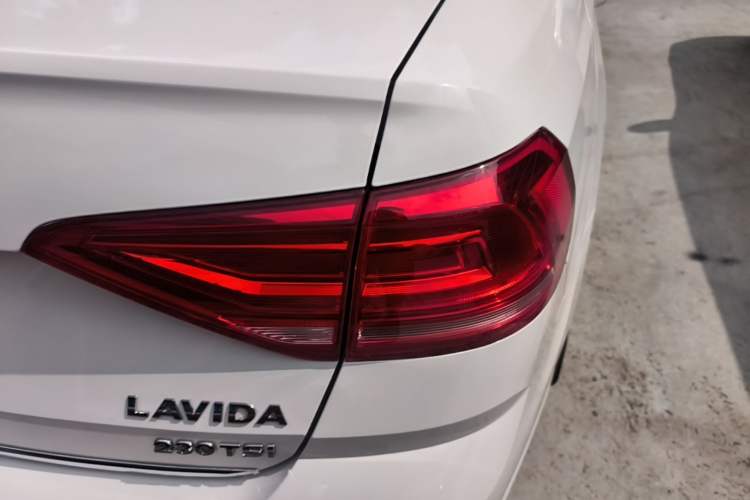 Used Volkswagen Lavida 2017 230TSI DSG Comfort Edition Right Rear Taillight