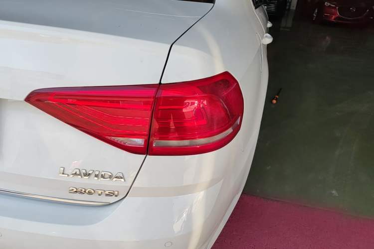 Used Volkswagen Lavida 2017 230TSI DSG Comfort Edition Right Rear Taillight
