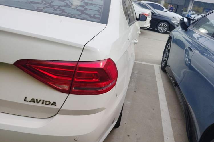 Used Volkswagen Lavida 2017 1.6L Manual Fashion Edition Right Rear Taillight