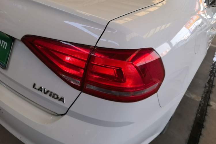 Used Volkswagen Lavida 2017 1.6L Automatic Fashion Edition Right Rear Taillight