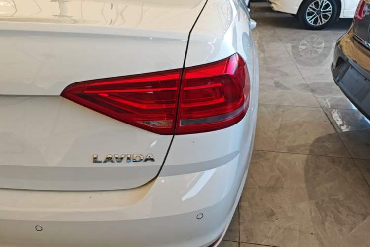 Used Volkswagen Lavida 2017 1.6L Automatic Fashion Edition Right Rear Taillight