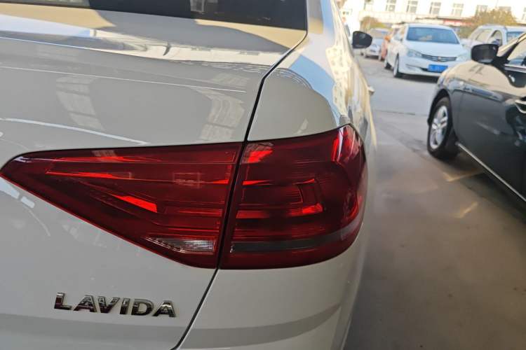 Used Volkswagen Lavida 2017 1.6L Manual Fashion Edition Right Rear Taillight