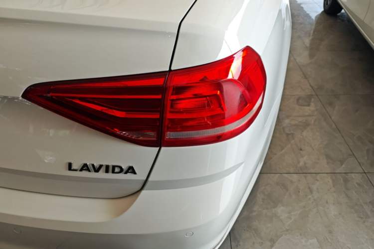 Used Volkswagen Lavida 2017 1.6L Automatic Fashion Edition Right Rear Taillight