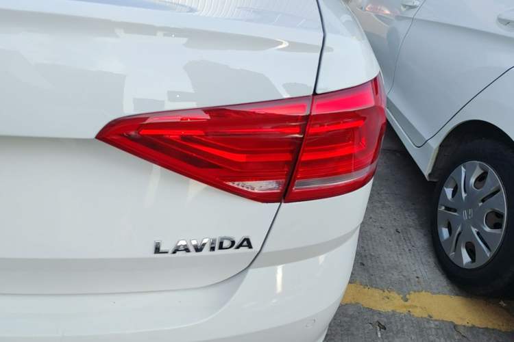 Used Volkswagen Lavida 2017 1.6L Manual Fashion Edition Right Rear Taillight