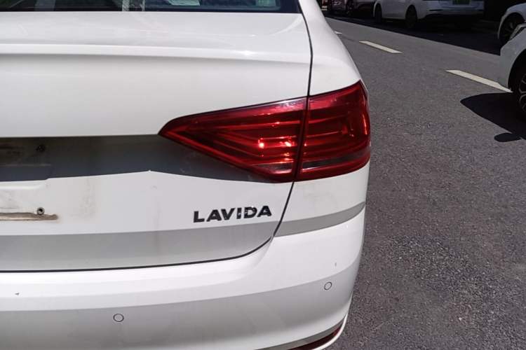 Used Volkswagen Lavida 2017 1.6L Automatic Fashion Edition Right Rear Taillight