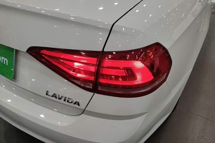 Used Volkswagen Lavida 2017 1.6L Automatic Fashion Edition Right Rear Taillight