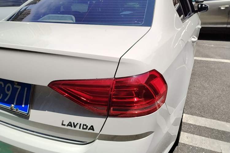 Used Volkswagen Lavida 2017 1.6L Automatic Comfort Edition Right Rear Taillight