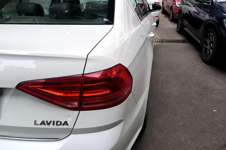 Used Volkswagen Lavida 2017 1.6L Automatic Comfort Edition Right Rear Taillight