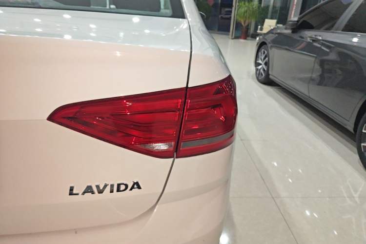 Used Volkswagen Lavida 2017 1.6L Automatic Fashion Edition Right Rear Taillight