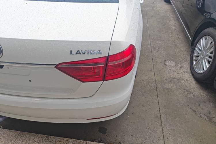 Used Volkswagen Lavida 2017 1.6L Automatic Comfort Edition Right Rear Taillight