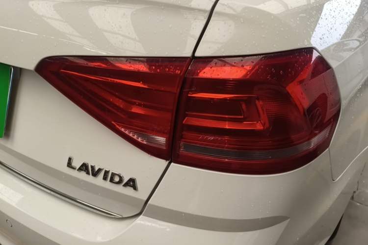 Used Volkswagen Lavida 2017 1.6L Automatic Comfort Edition Right Rear Taillight