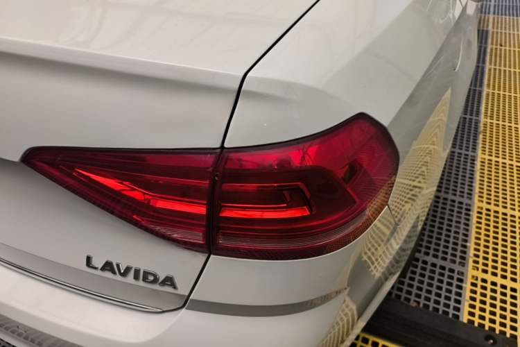 Used Volkswagen Lavida 2017 1.6L Automatic Comfort Edition Right Rear Taillight