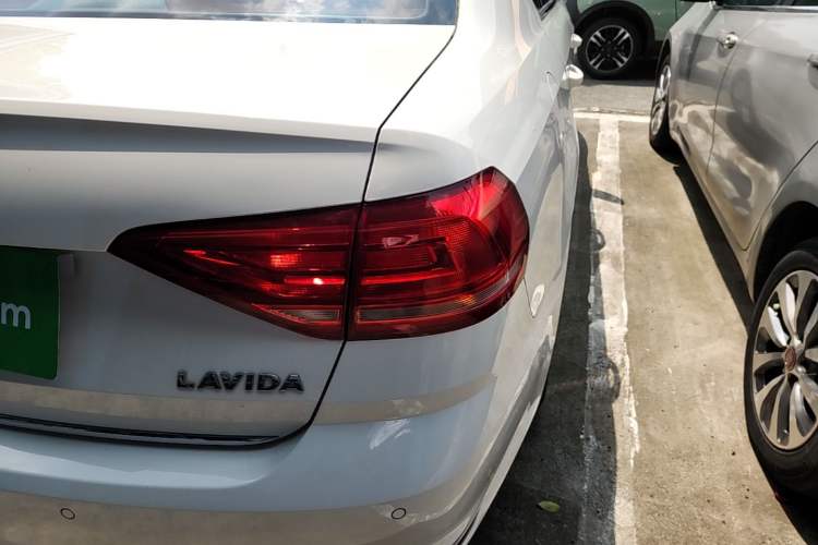 Used Volkswagen Lavida 2017 1.6L Automatic Comfort Edition Right Rear Taillight