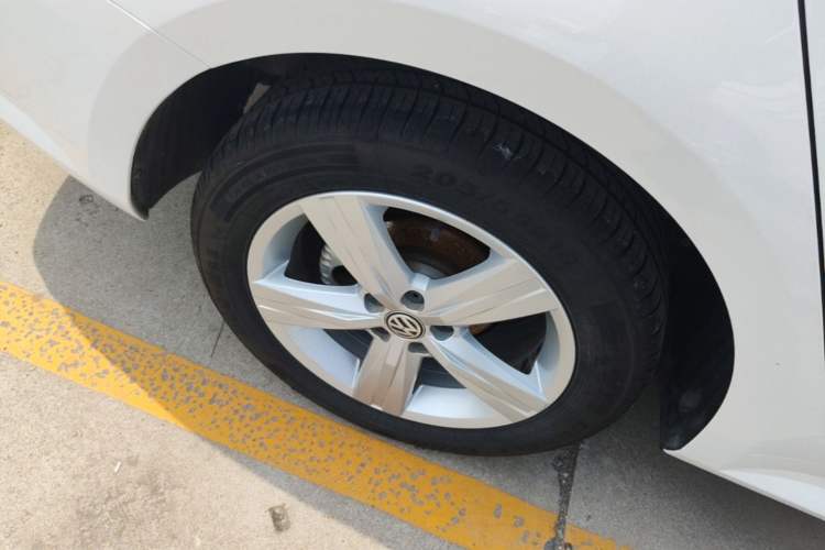 Used Volkswagen Lavida 2017 1.6L Automatic Fashion Edition Right Rear Wheel Hub
