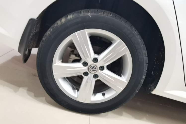 Used Volkswagen Lavida 2017 1.6L Automatic Fashion Edition Right Rear Wheel Hub