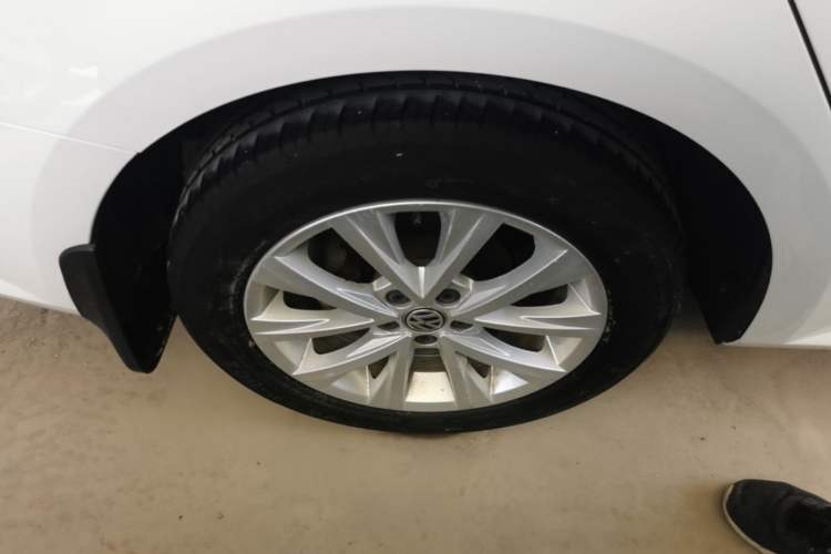 Used Volkswagen Lavida 2017 1.6L Automatic Comfort Edition Right Rear Wheel Hub