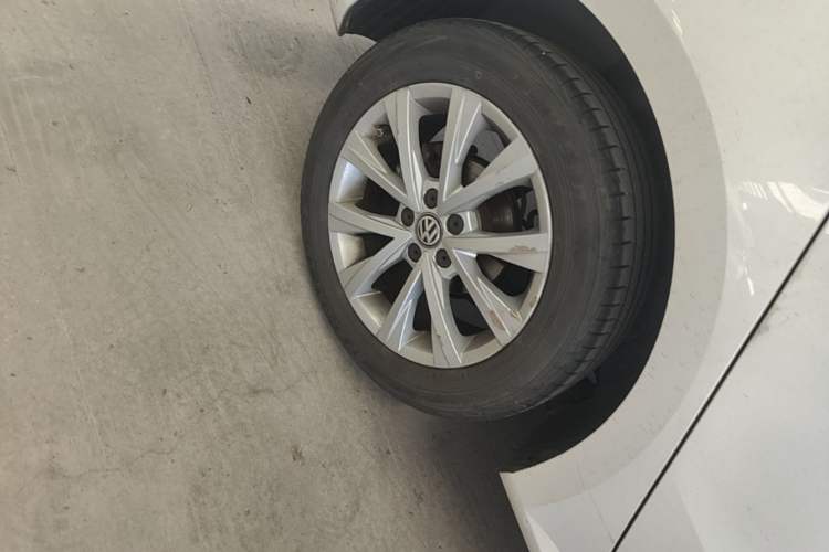 Used Volkswagen Lavida 2017 1.6L Automatic Comfort Edition Right Rear Wheel Hub