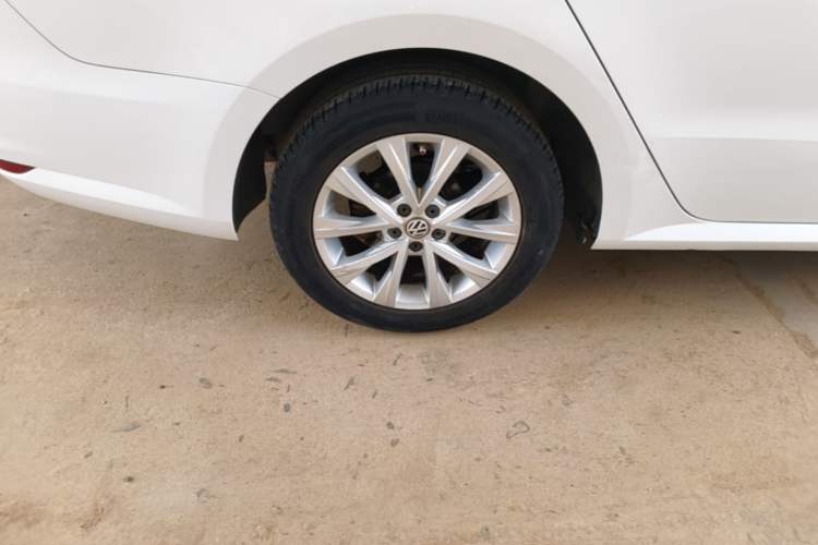 Used Volkswagen Lavida 2017 1.6L Automatic Comfort Edition Right Rear Wheel Hub