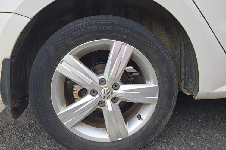 Used Volkswagen Lavida 2017 1.6L Manual Fashion Edition Right Rear Wheel Hub