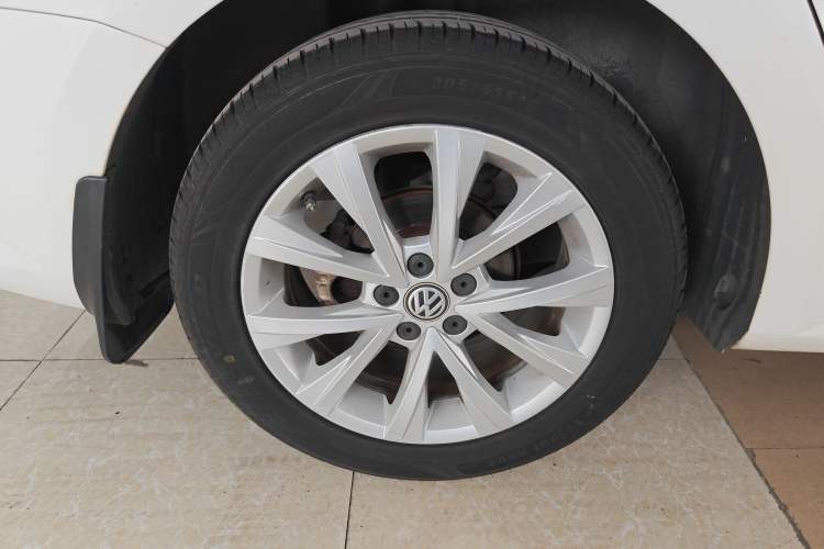 Used Volkswagen Lavida 2017 1.6L Automatic Comfort Edition Right Rear Wheel Hub