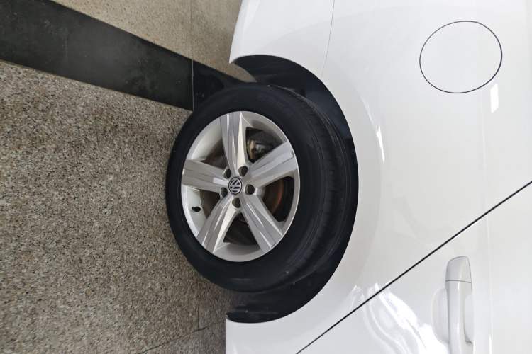 Used Volkswagen Lavida 2017 1.6L Automatic Fashion Edition Right Rear Wheel Hub