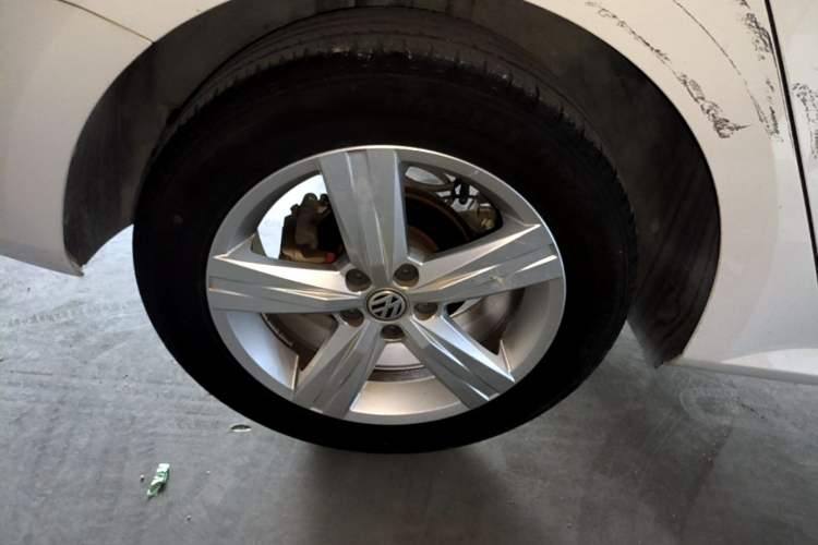 Used Volkswagen Lavida 2017 1.6L Manual Fashion Edition Right Rear Wheel Hub