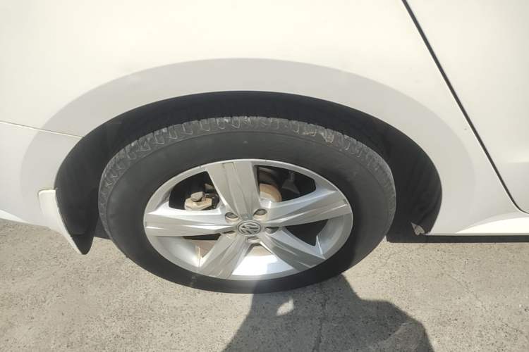 Used Volkswagen Lavida 2017 1.6L Manual Fashion Edition Right Rear Wheel Hub