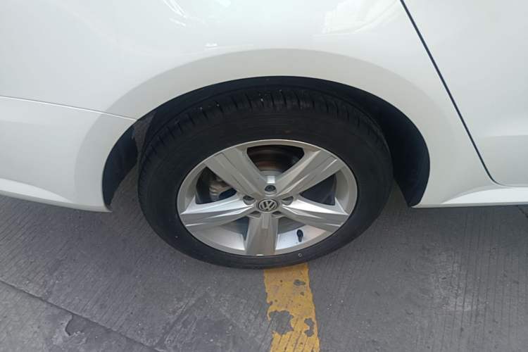 Used Volkswagen Lavida 2017 1.6L Automatic Fashion Edition Right Rear Wheel Hub