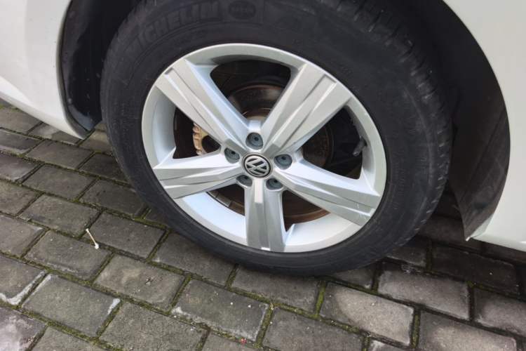 Used Volkswagen Lavida 2017 1.6L Automatic Fashion Edition Right Rear Wheel Hub