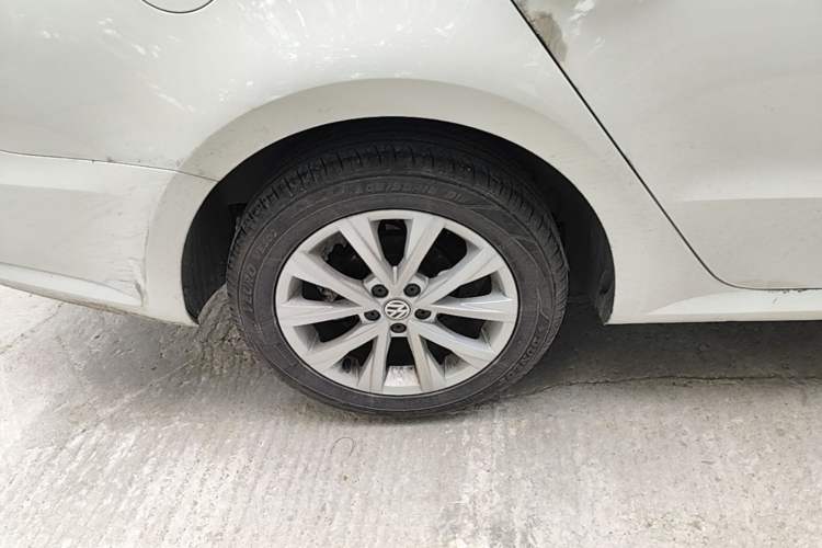 Used Volkswagen Lavida 2017 1.6L Automatic Comfort Edition Right Rear Wheel Hub