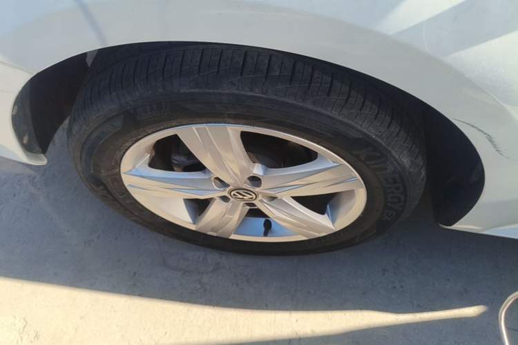 Used Volkswagen Lavida 2017 1.6L Automatic Fashion Edition Right Rear Wheel Hub