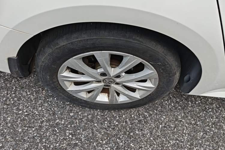 Used Volkswagen Lavida 2017 1.6L Automatic Comfort Edition Right Rear Wheel Hub