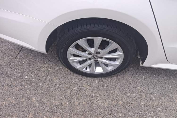 Used Volkswagen Lavida 2017 1.6L Automatic Comfort Edition Right Rear Wheel Hub