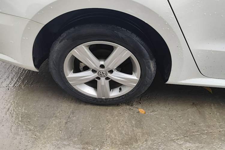 Used Volkswagen Lavida 2017 1.6L Automatic Fashion Edition Right Rear Wheel Hub