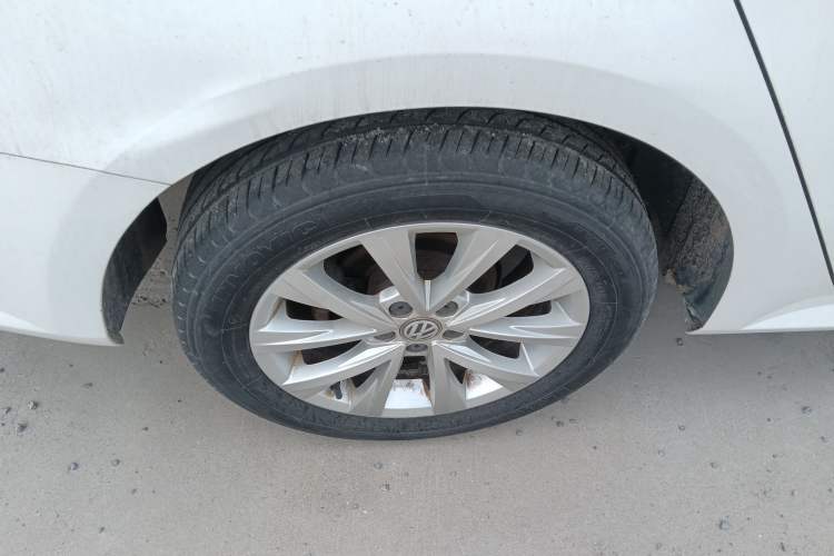 Used Volkswagen Lavida 2017 1.6L Automatic Comfort Edition Right Rear Wheel Hub