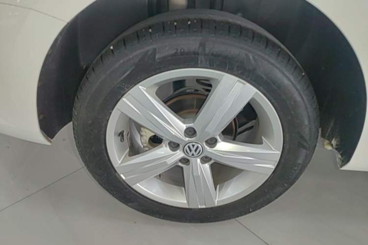 Used Volkswagen Lavida 2017 1.6L Automatic Fashion Edition Right Rear Wheel Hub