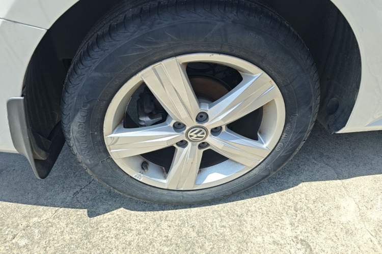 Used Volkswagen Lavida 2017 1.6L Automatic Fashion Edition Right Rear Wheel Hub
