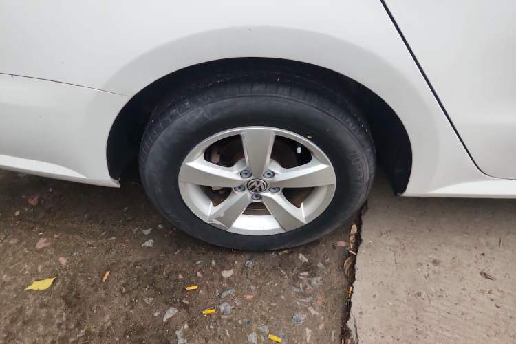Used Volkswagen Lavida 2017 1.6L Automatic Comfort Edition Right Rear Wheel Hub