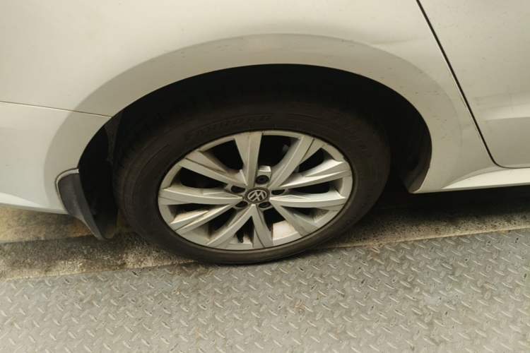 Used Volkswagen Lavida 2017 1.6L Automatic Comfort Edition Right Rear Wheel Hub