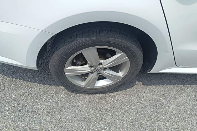 Used Volkswagen Lavida 2017 1.6L Automatic Fashion Edition Right Rear Wheel Hub